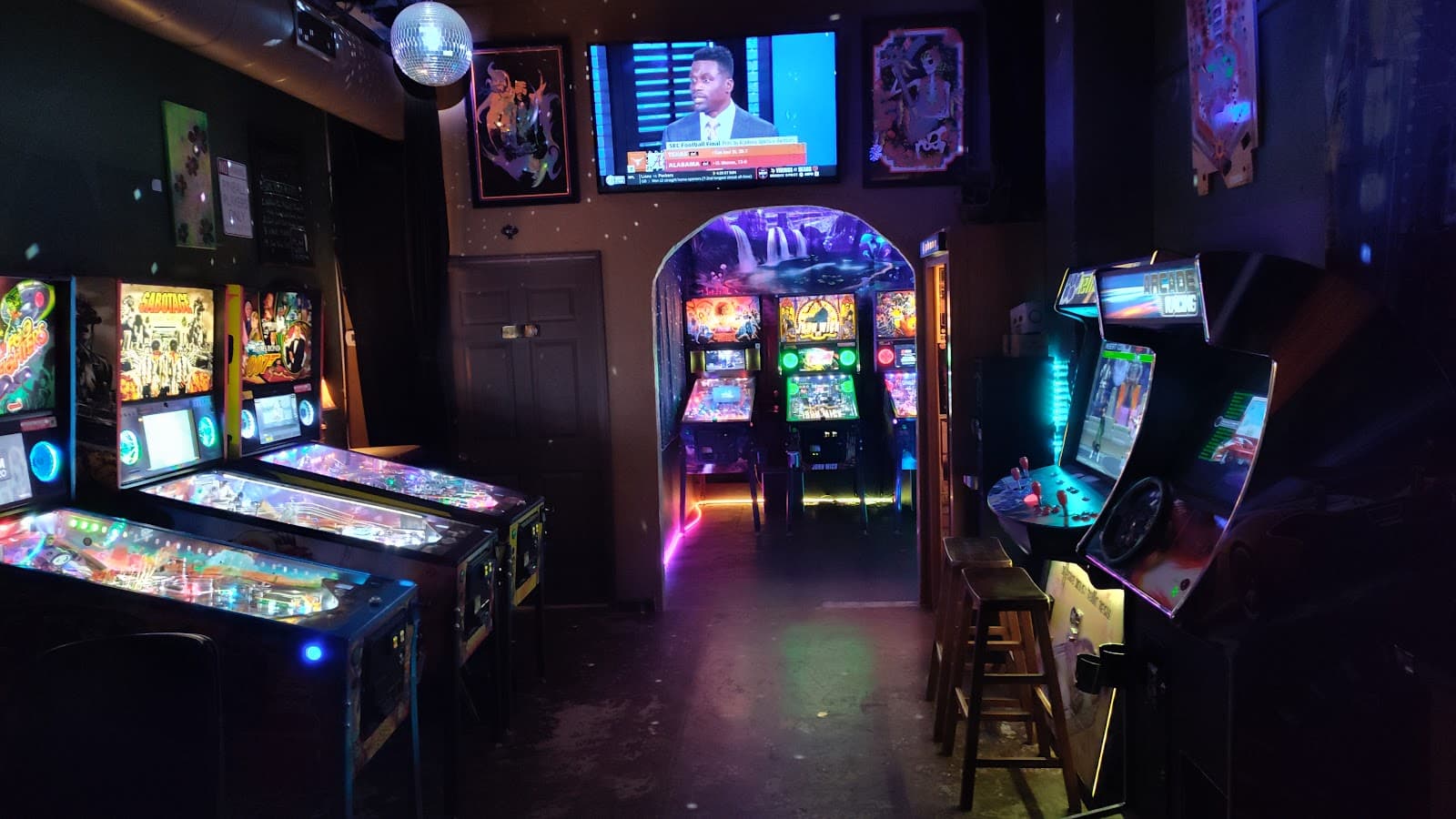 Alcove Tavern