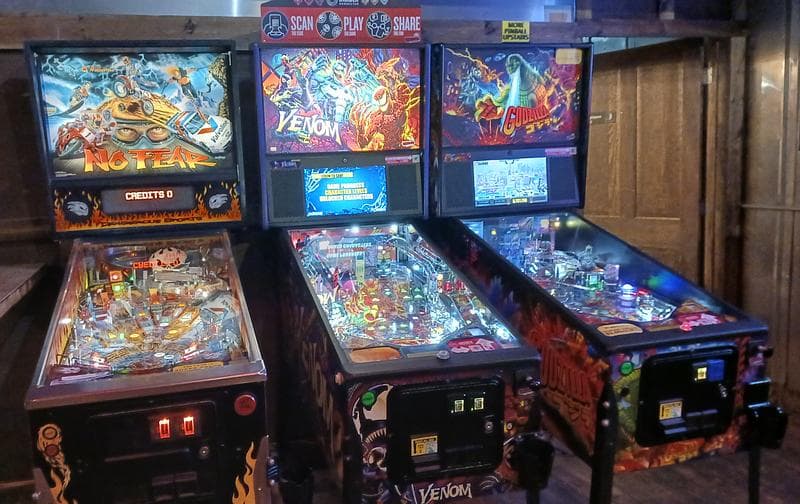 Starland Lounge & Lanes photo 4