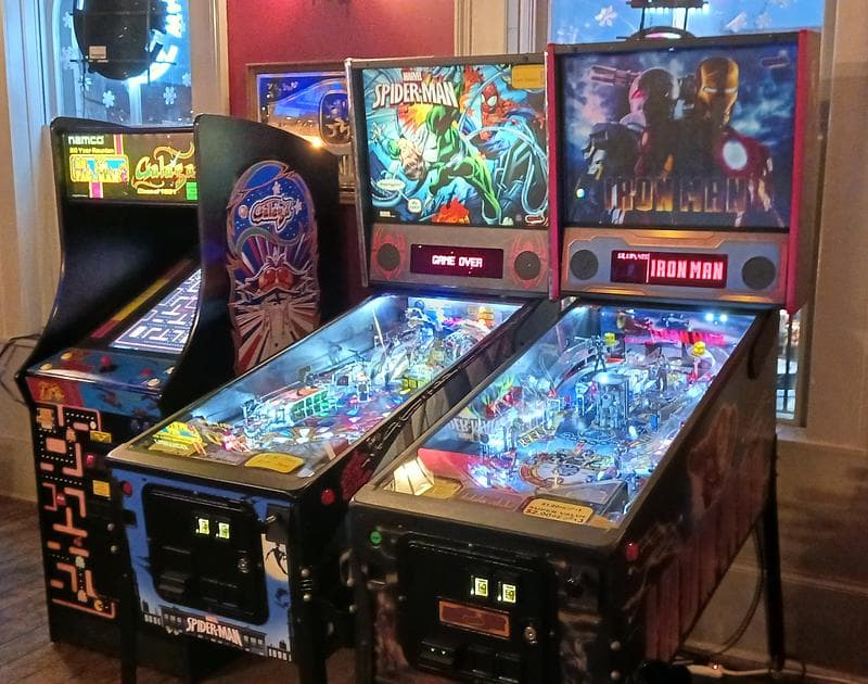 Starland Lounge & Lanes photo 3