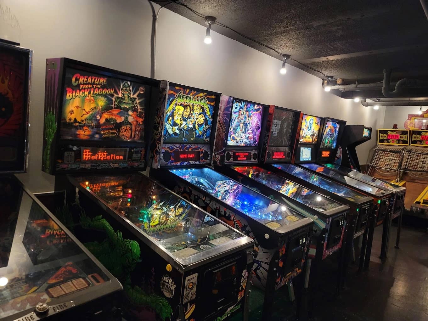 Pin Up Arcade Bar