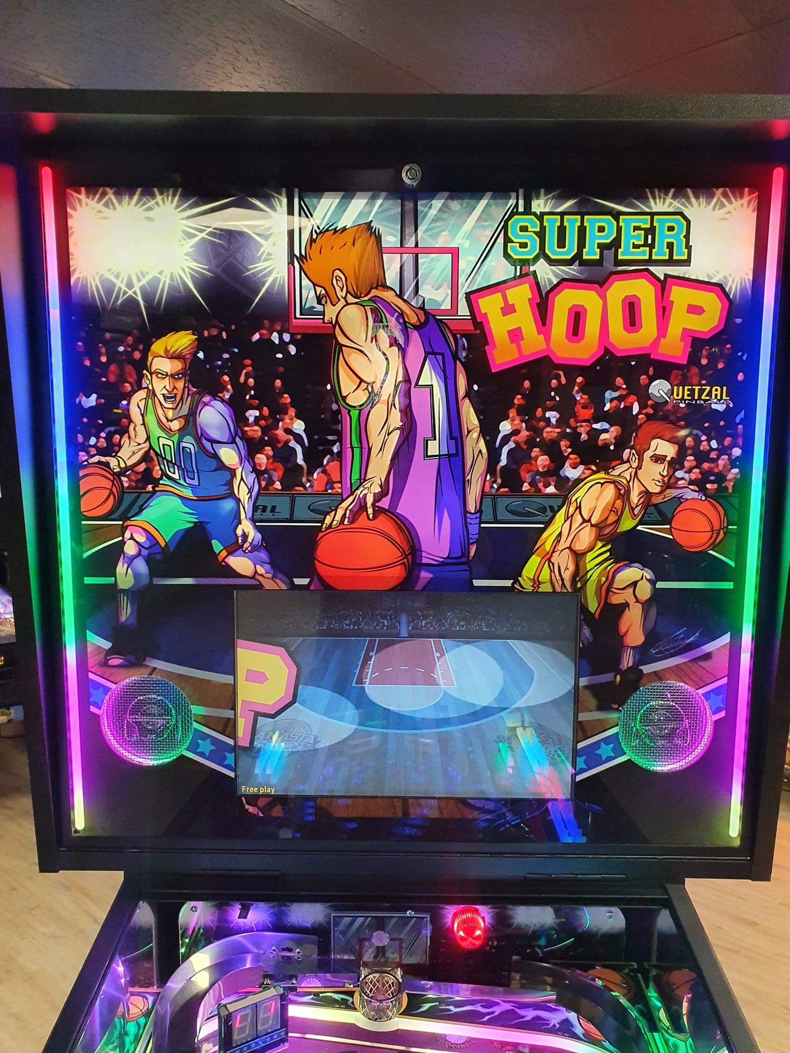 Colorful arcade basketball game "Super Hoop" with muscular players on screen